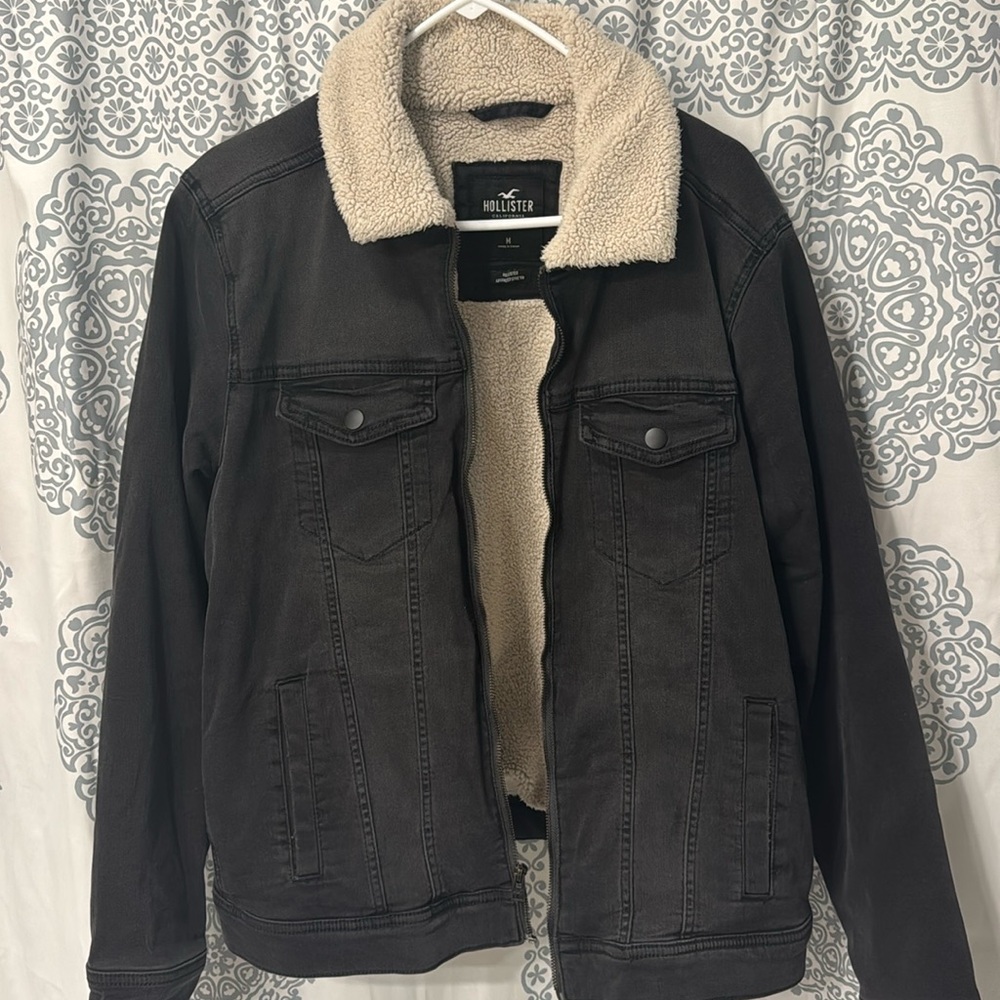 Hollister men’s jean jacket with fur medium